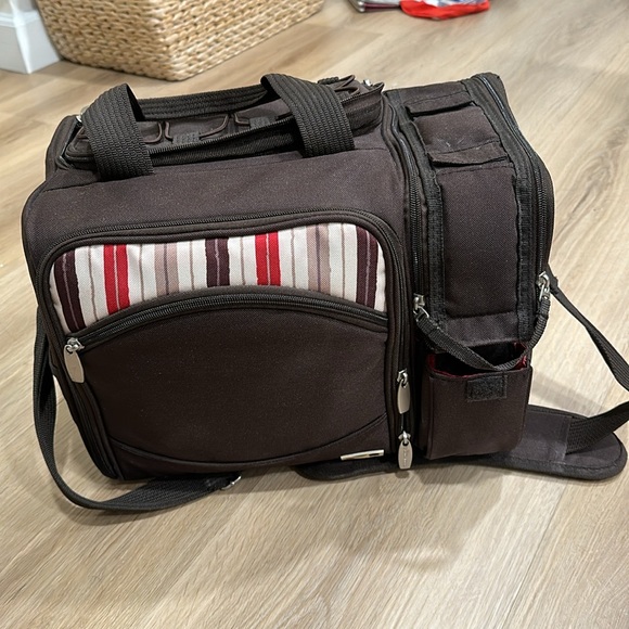 🧺 Picnic Time Striped Malibu Insulated Picnic Basket. Practically new! - Picture 2 of 13